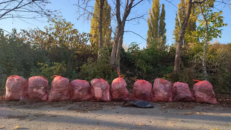 Dobrovoľníci Trash Heroes na spoločnej zbierke